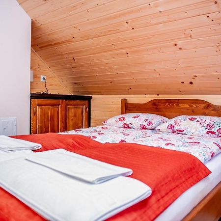 Central Chalet Varsag Luaran gambar