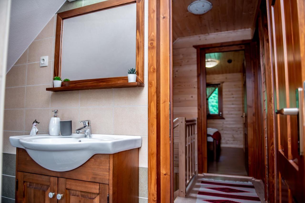 Central Chalet Varsag Luaran gambar