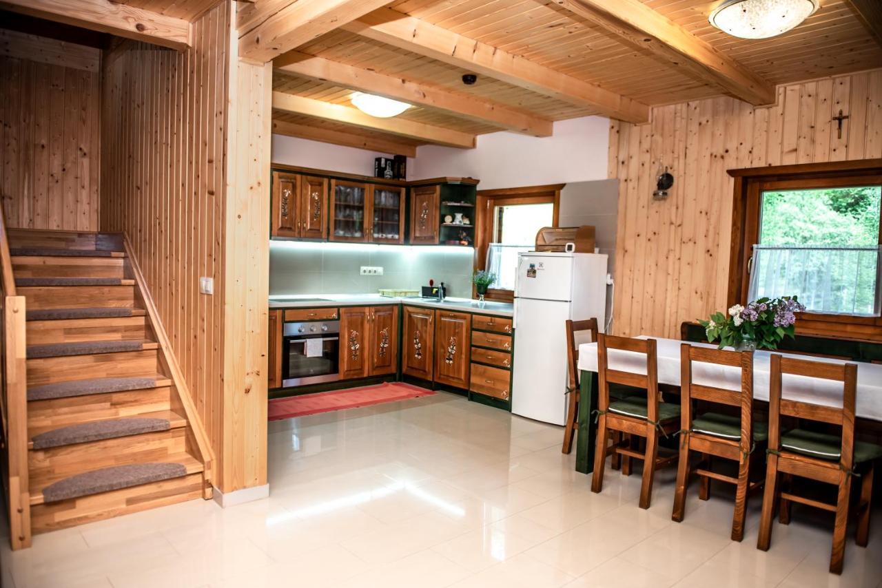 Central Chalet Varsag Luaran gambar