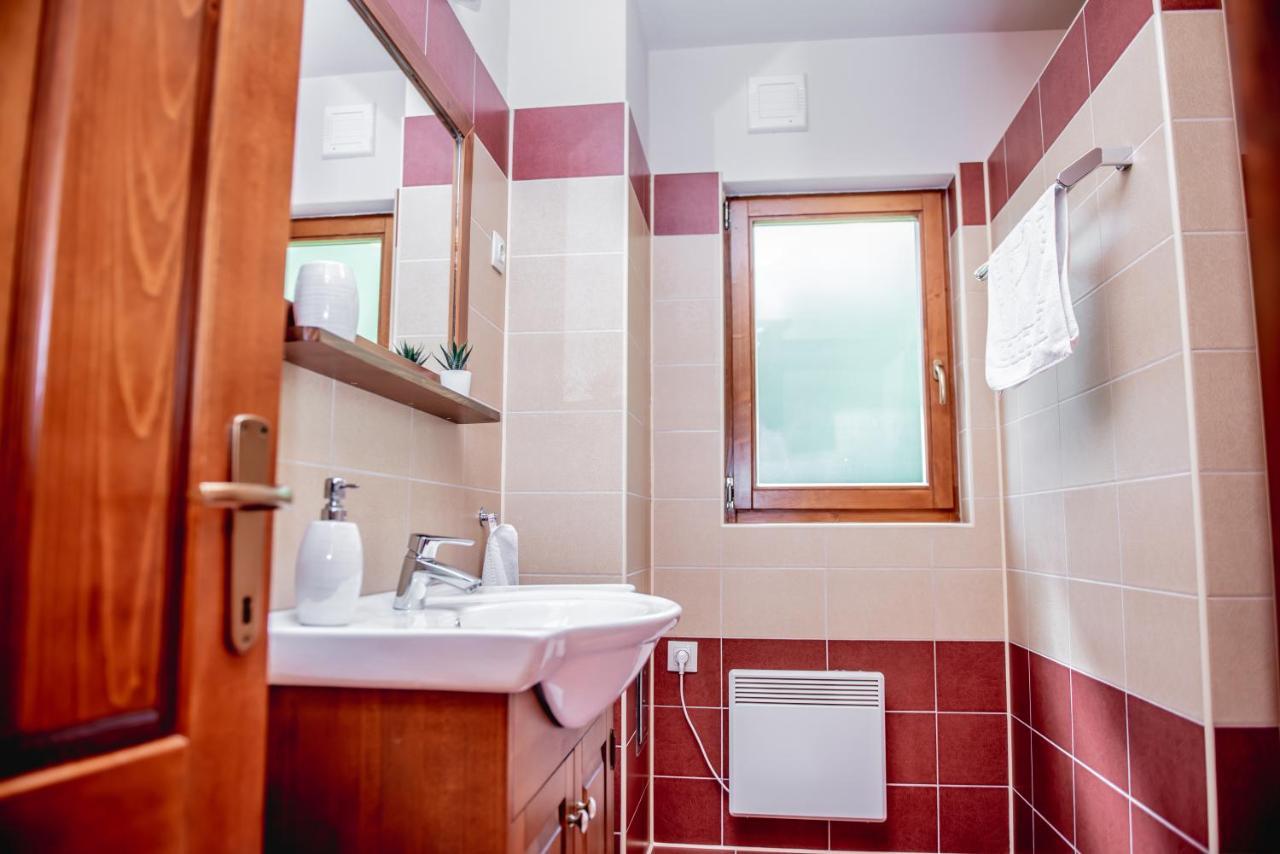 Central Chalet Varsag Luaran gambar
